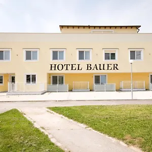 Hotel Bauer, Rauchenwarth