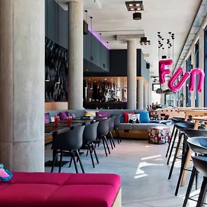 Hotel Moxy Wien Airport, Schwechat